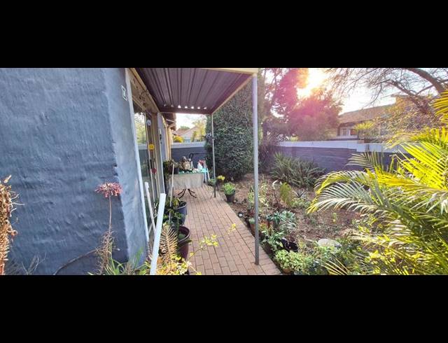 3 BEDROOM TOWNHOUSE FOR SALE IN HEUWELSIG ESTATE